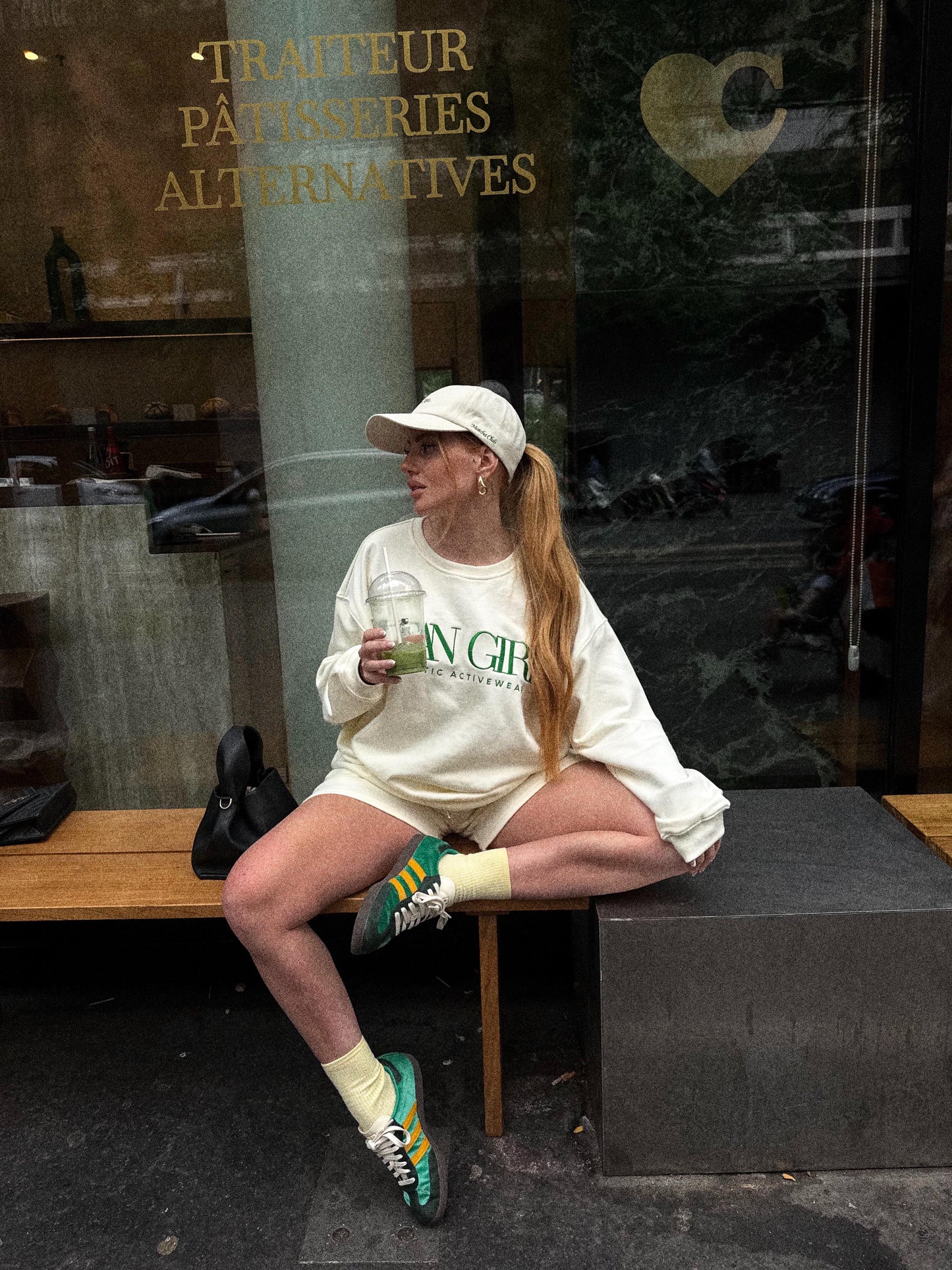 Short Clean Girl - Jogging Signature
